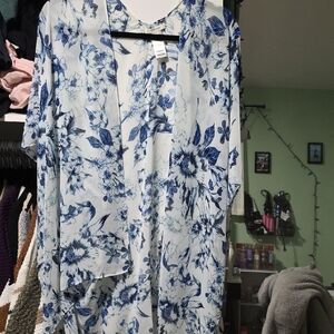 Maurices Floral Blue and White Kimono